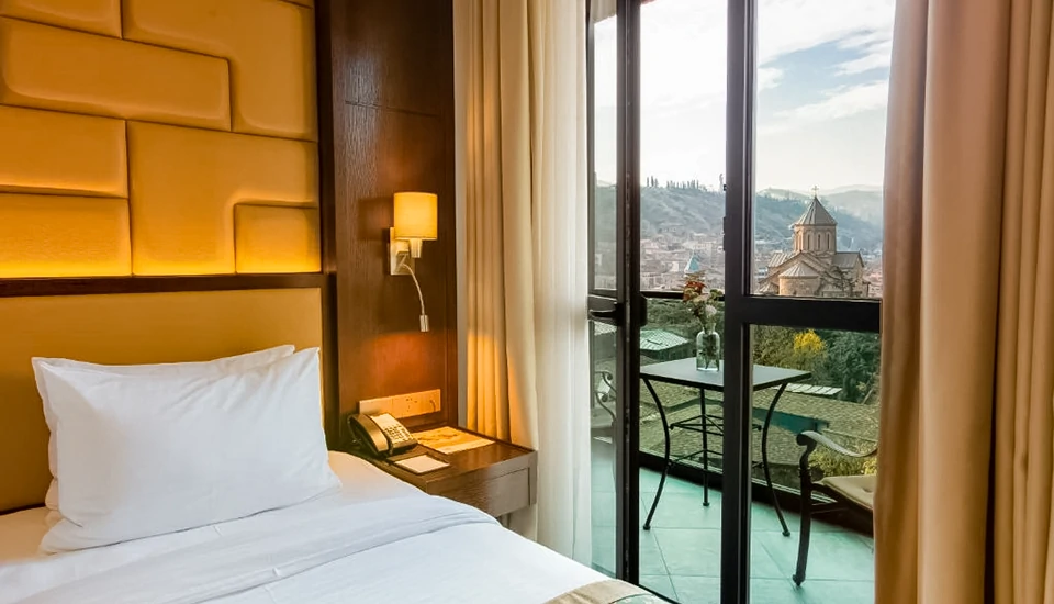 هتل کی ام ام تفلیس